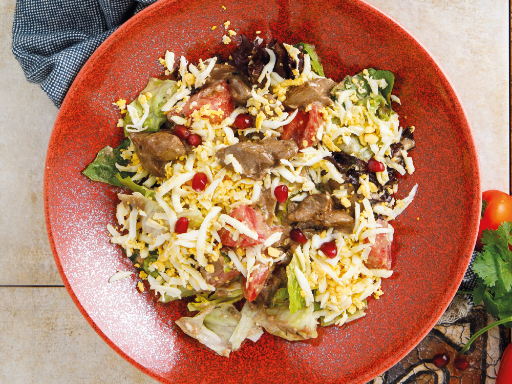 Салат с куриной печенью